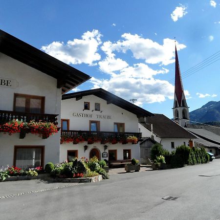 Gasthof Pension Traube Karres Buitenkant foto
