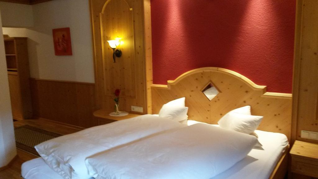 Gasthof Pension Traube Karres Kamer foto