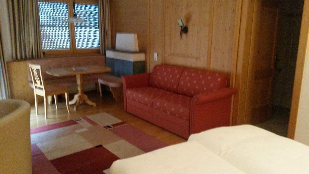 Gasthof Pension Traube Karres Kamer foto