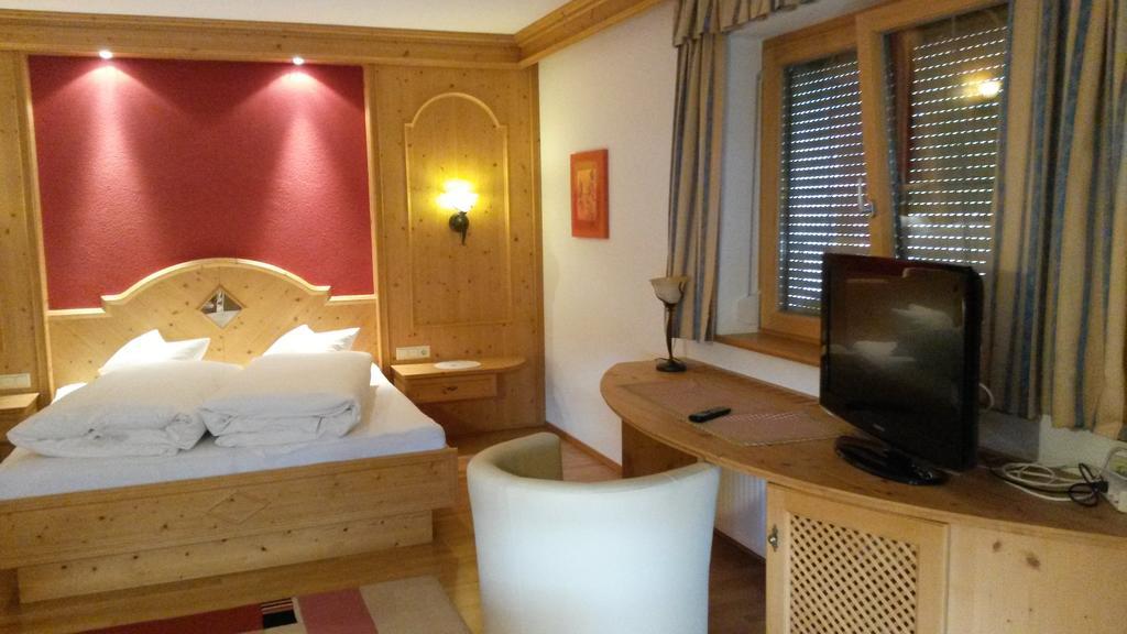 Gasthof Pension Traube Karres Kamer foto