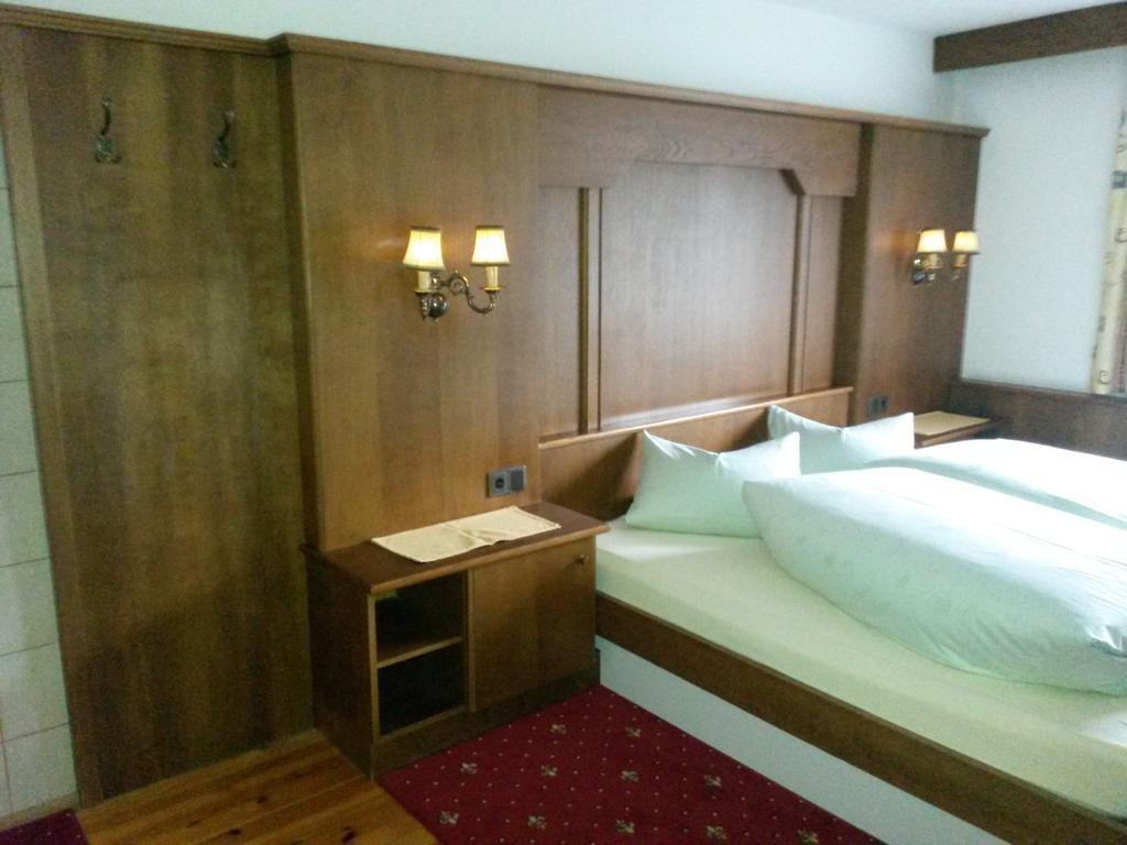 Gasthof Pension Traube Karres Kamer foto