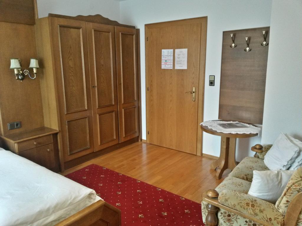 Gasthof Pension Traube Karres Kamer foto