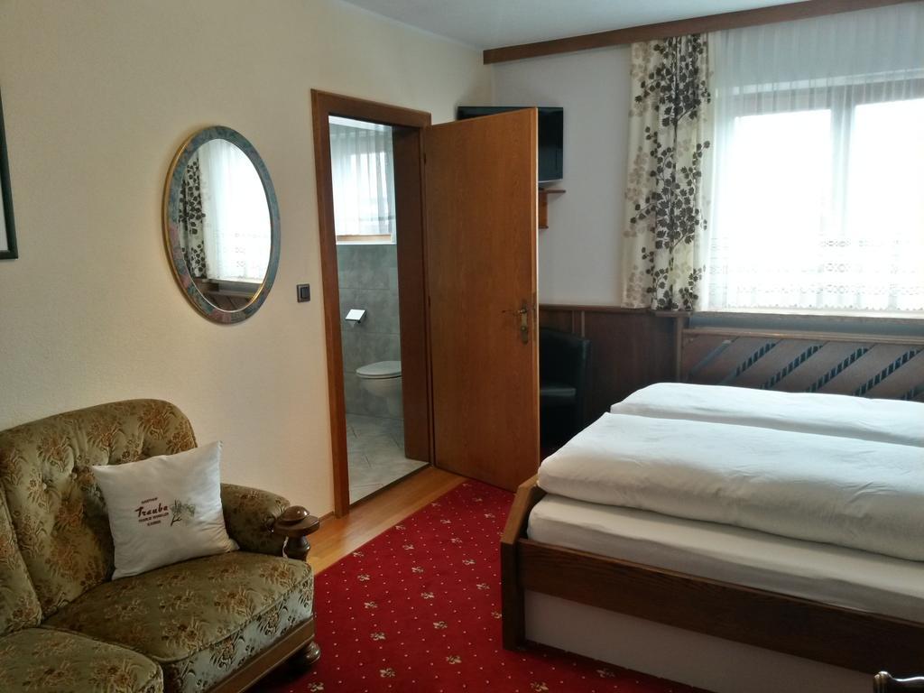 Gasthof Pension Traube Karres Kamer foto