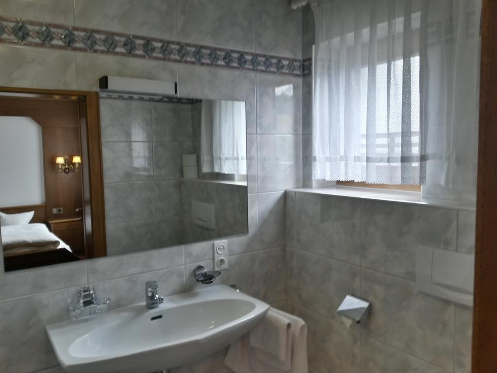 Gasthof Pension Traube Karres Kamer foto