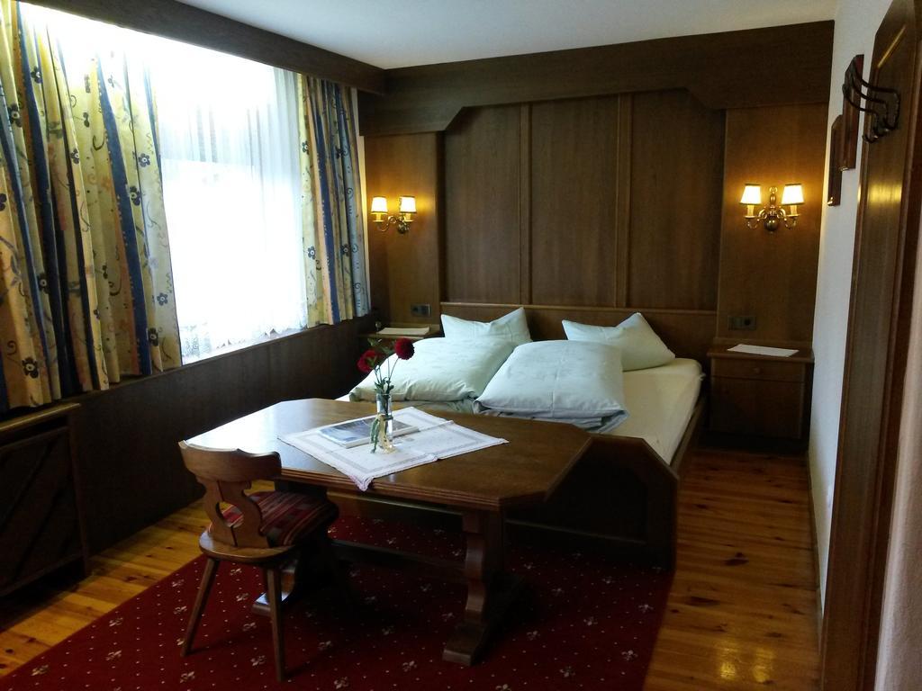 Gasthof Pension Traube Karres Kamer foto