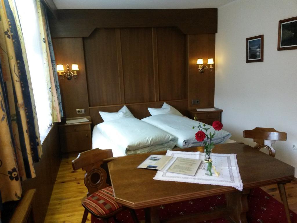 Gasthof Pension Traube Karres Kamer foto