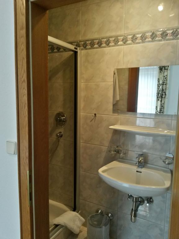 Gasthof Pension Traube Karres Kamer foto