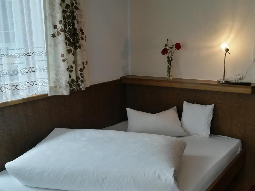 Gasthof Pension Traube Karres Kamer foto
