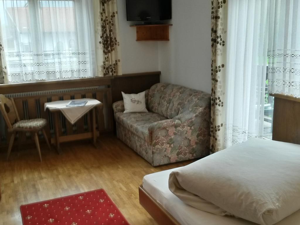 Gasthof Pension Traube Karres Kamer foto