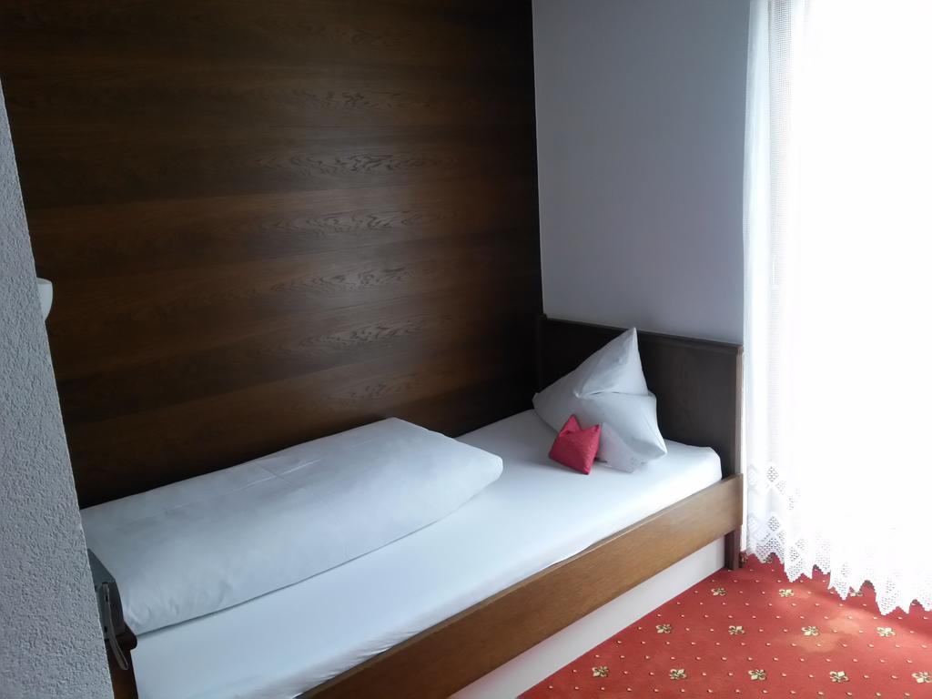 Gasthof Pension Traube Karres Kamer foto