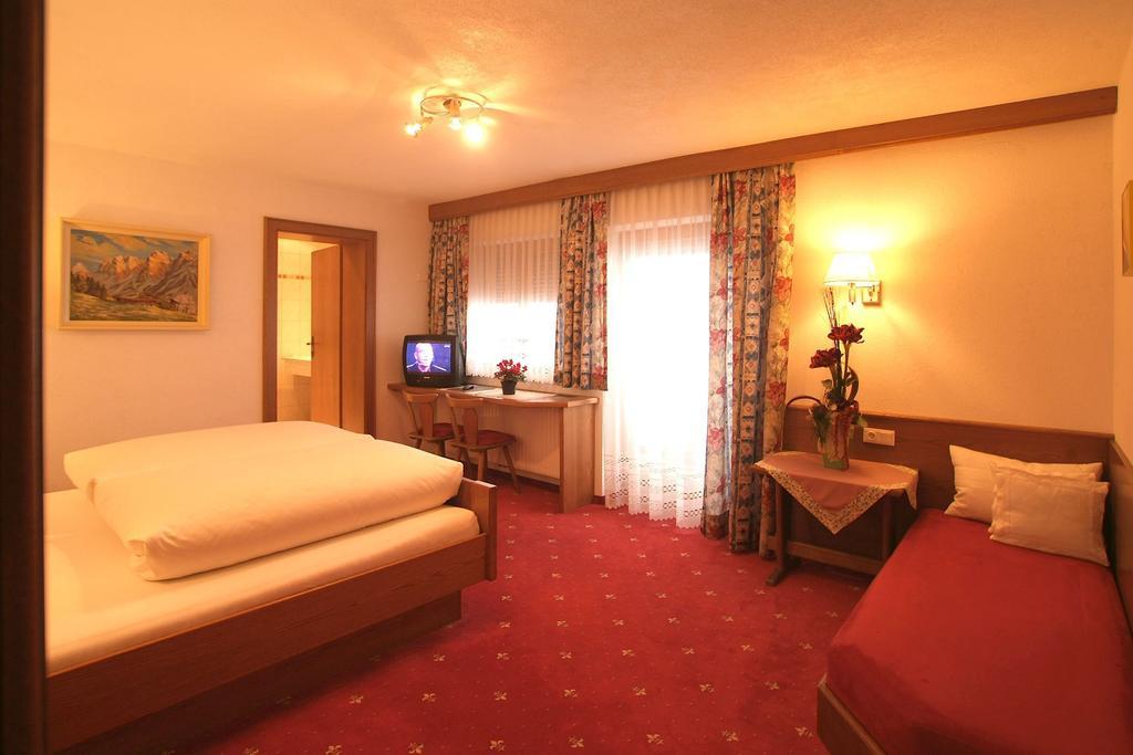 Gasthof Pension Traube Karres Kamer foto
