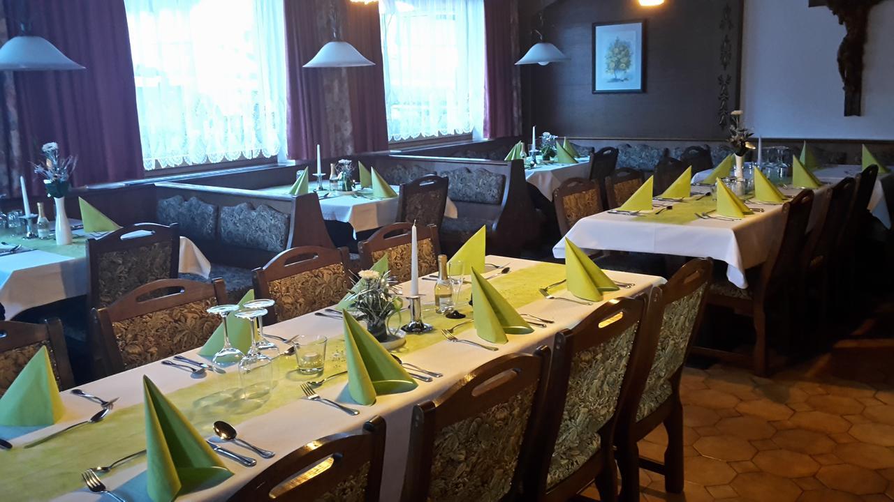 Gasthof Pension Traube Karres Buitenkant foto