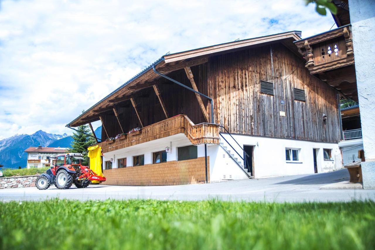 Gasthof Pension Traube Karres Buitenkant foto