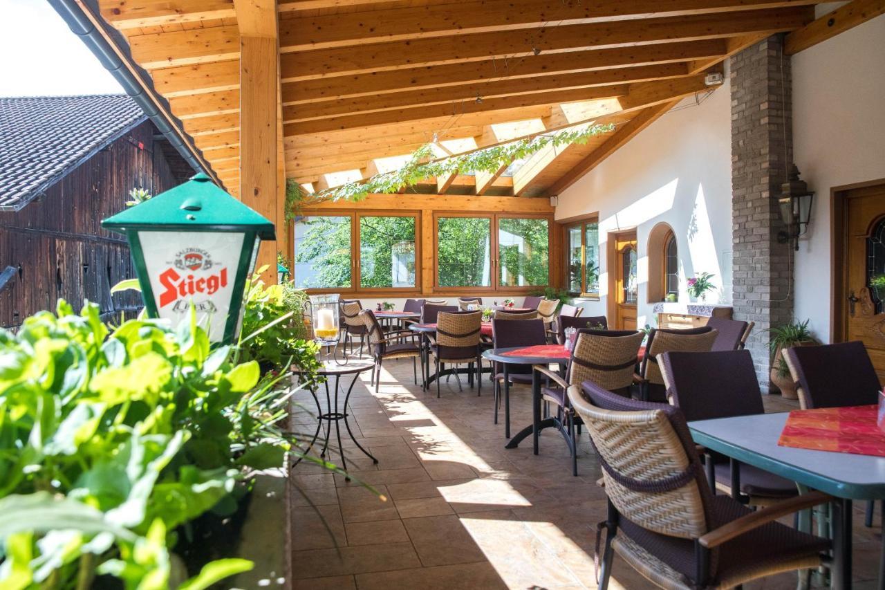 Gasthof Pension Traube Karres Buitenkant foto