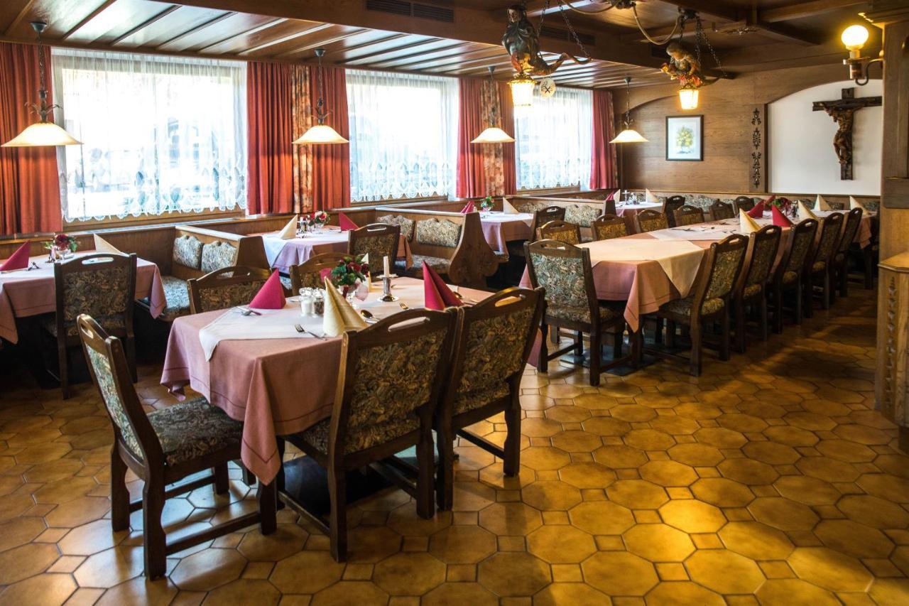 Gasthof Pension Traube Karres Buitenkant foto