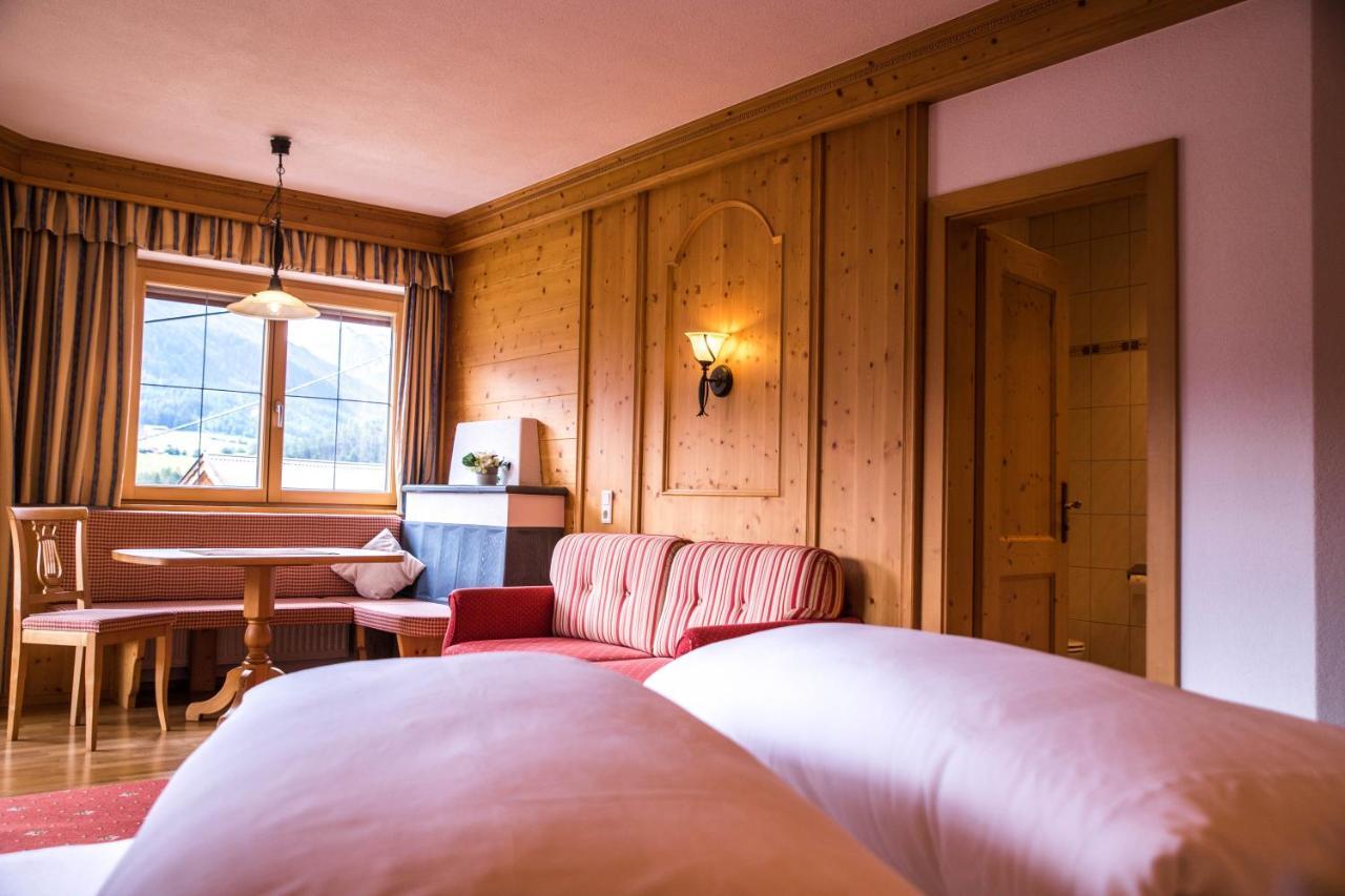 Gasthof Pension Traube Karres Buitenkant foto